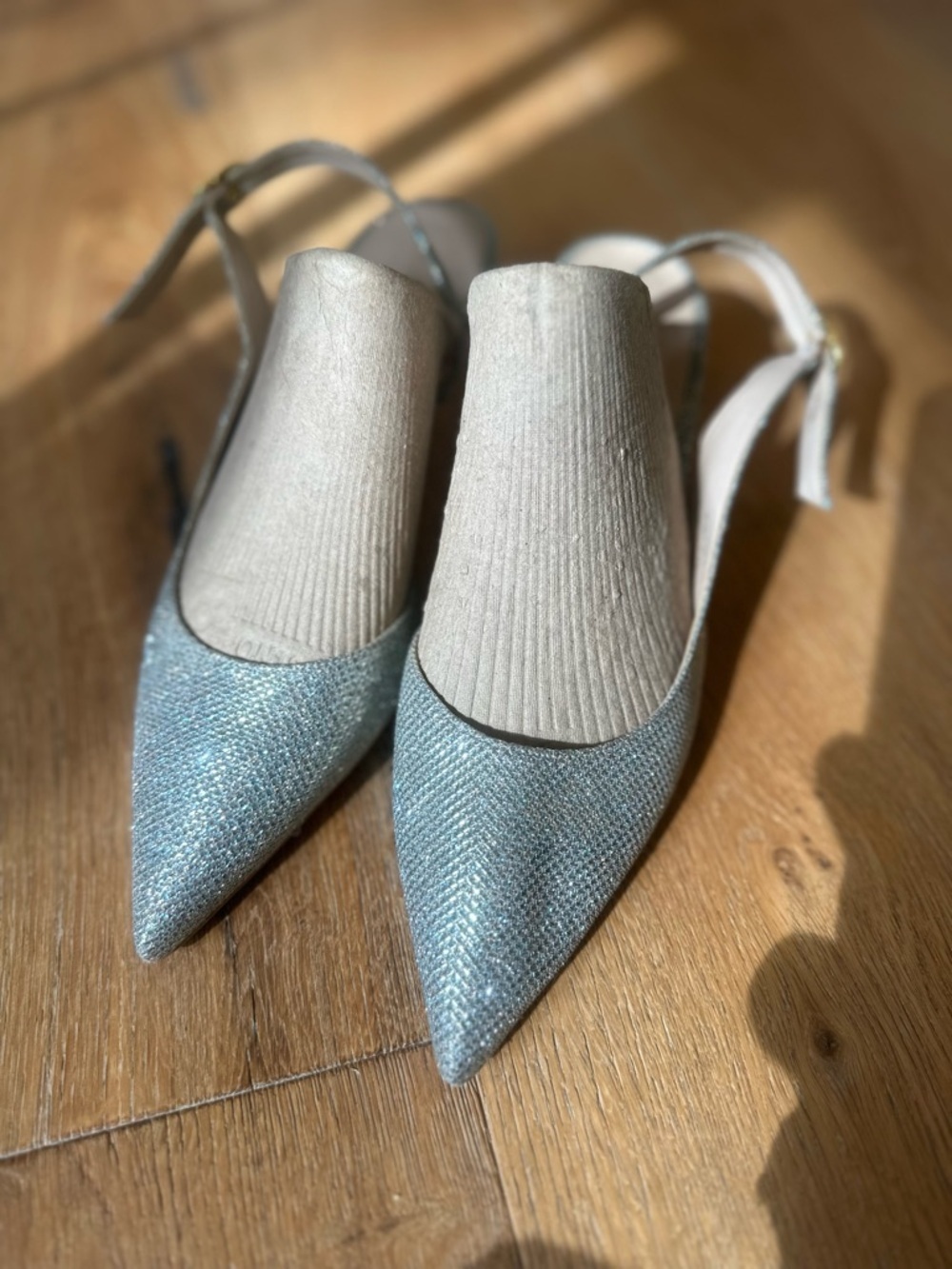 Stuart Weitzman Silver Glitter Slingback Pointed Toe Kitten Heel | Size 7 - Picture 2 of 7